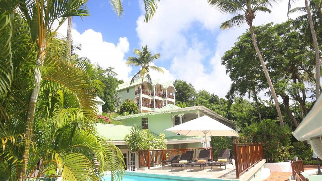 Deluxe Beachfront Studio